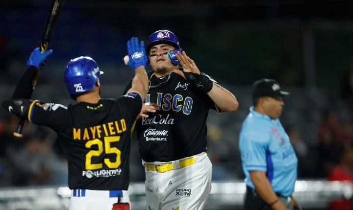 Charros toma ventaja a punta de palos