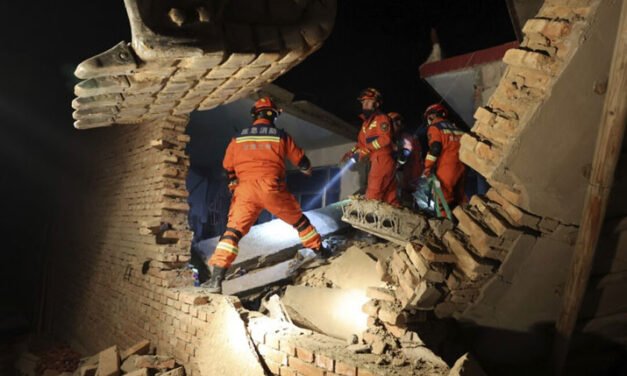 El terremoto en China mata al menos a 127 personas y es el más mortífero en nueve años