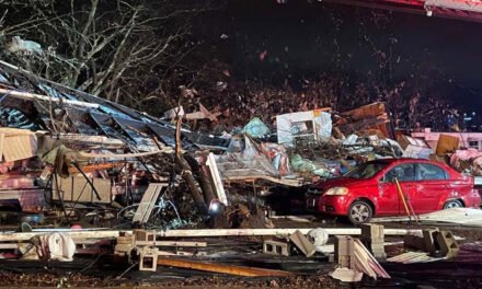 6 muertes: 3 en Clarksville y 3 en Nashville después de los graves daños que causó el paso del tornado