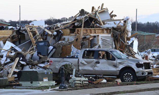 Bebé de 4 meses sobrevive tras ser arrastrado por el tornado en Clarksville