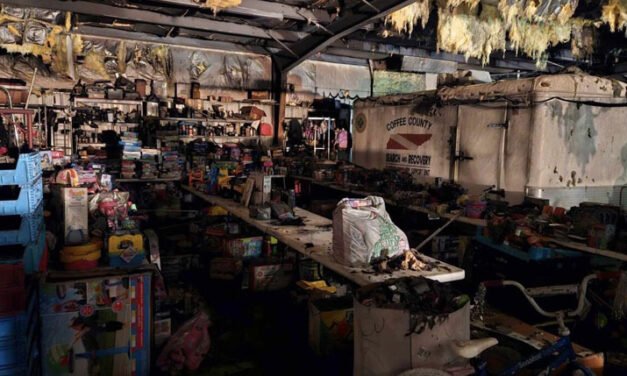 “Estos niños todavía pueden tener Navidad”. incendio destruye equipo de rescate de Coffee Co. y los juguetes donados