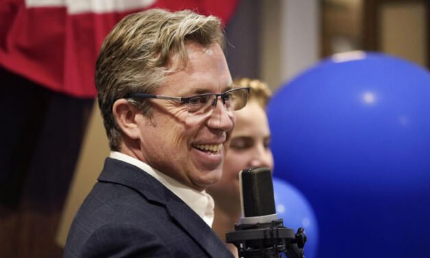 No reporta tener cuentas corrientes o de ahorro.&nbsp;Entonces, ¿de dónde sacó Andy Ogles 320.000 dólares para su campaña?