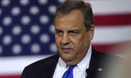 El exgobernador republicano de Nueva Jersey Chris Christie retira su candidatura a las presidenciales en EE.UU.