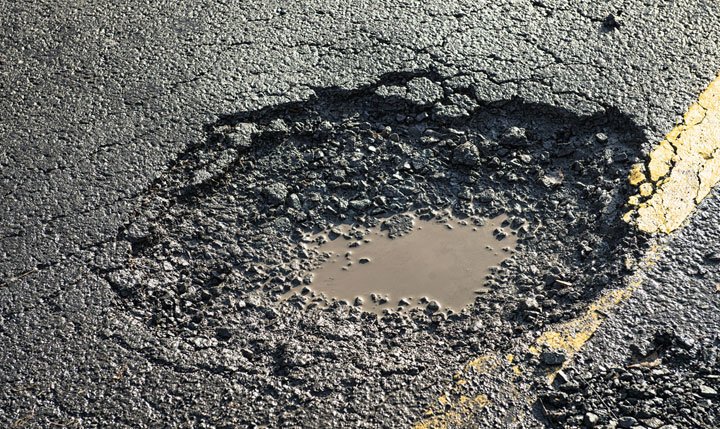 ¿Qué causa que se formen baches?