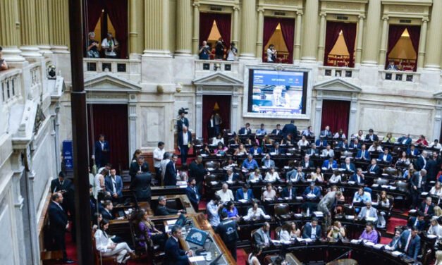 Tensas negociaciones en víspera de una jornada decisiva: ¿qué le falta a la ‘ley ómnibus’ de Milei?