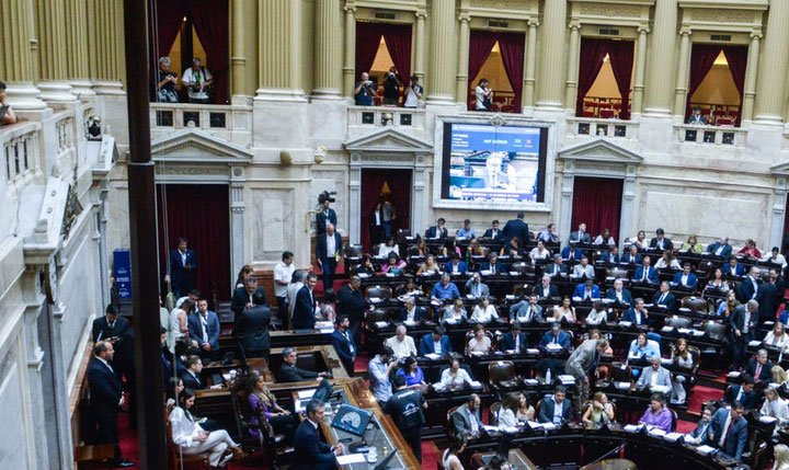 Tensas negociaciones en víspera de una jornada decisiva: ¿qué le falta a la ‘ley ómnibus’ de Milei?