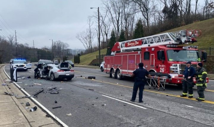 Cuatro muertos tras fuerte choque frontal entre dos automóviles en la Bell Road