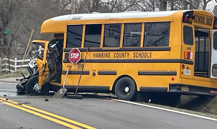 Conductor de autobús escolar muere en accidente en el condado de Hawkins, dice THP