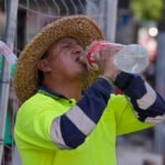La ONU advierte que los trabajadores corren riesgo por el exceso de calor y otros cambios climáticos