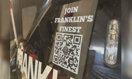 Se agregaron códigos QR a las patrullas de la policía de Franklin para ayudar con la escasez de oficiales