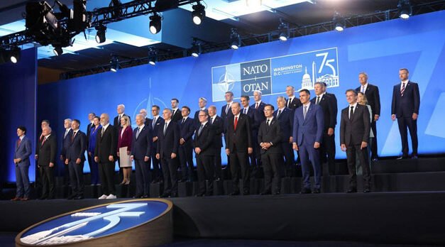 La OTAN se compromete a modernizar su arsenal nuclear y a destinar más ayuda a Kiev