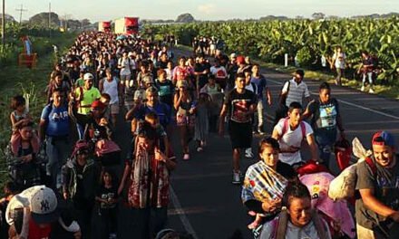 Una nueva caravana de 3.000 migrantes sale de México a EE.UU.