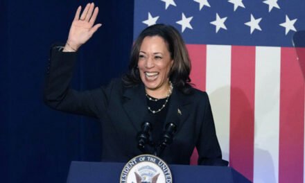 Kamala Harris se autodenomina la candidata presunta