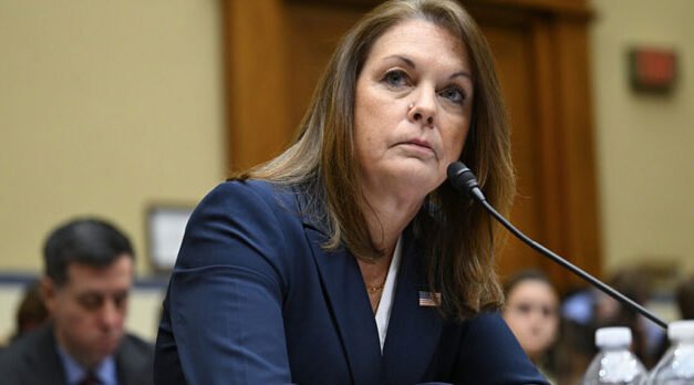 La directora del Servicio Secreto, Kimberly Cheatle, dimite en medio del escrutinio tras el intento de asesinato de Trump