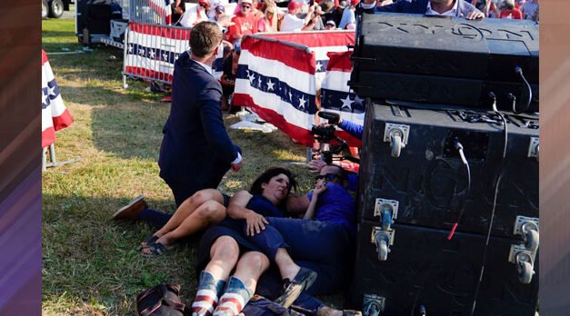 El atacante del mitin de Trump tenía material explosivo en el interior del coche y en su residencia, informaron fuentes policiales a CNN