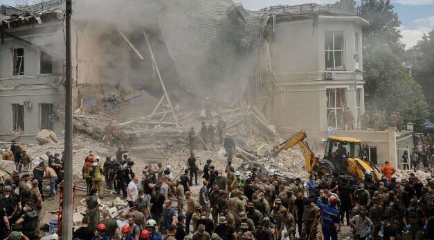 Al menos 37 muertos y 170 heridos dejaron los ataques rusos de este lunes, según Zelenski