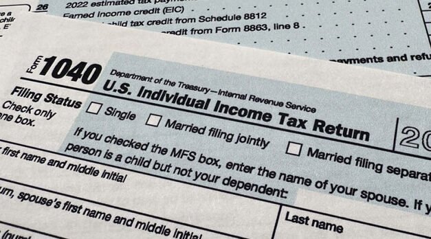 IRS comunica que el aumento de las medidas fiscales a millonarios con deudas fiscales generó mil millones de dólares