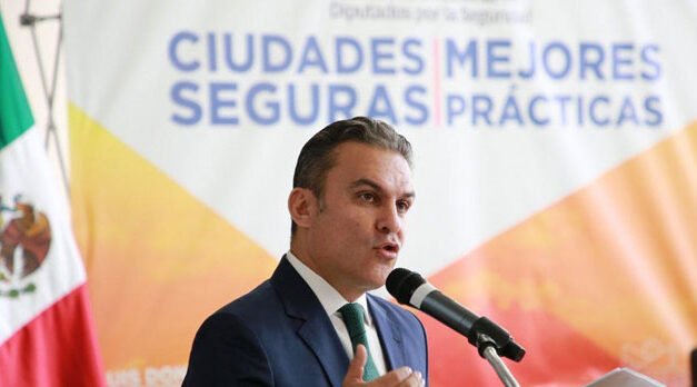 Precandidato presidencial de Ecuador declina tras amenazas a su vida