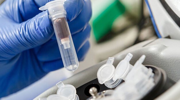 Farmacéuticas de EE.UU. colaboraron con militares chinos para realizar cientos de ensayos clínicos