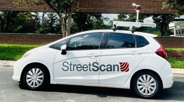 Brentwood está mapeando las condiciones de las carreteras, los baches y las áreas problemáticas con un automóvil especialmente equipado con cámaras.