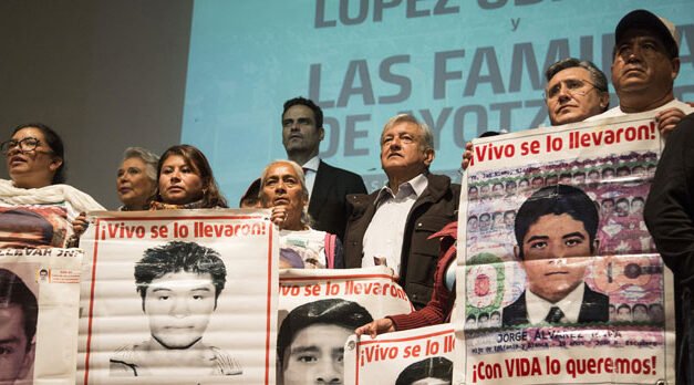 López Obrador envía carta a padres de los 43 de Ayotzinapa