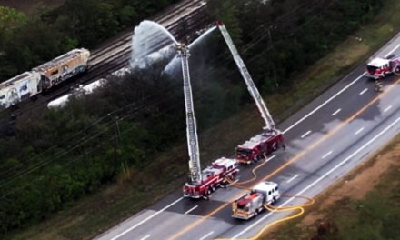 Fuga de sustancias químicas tóxicas de un vagón de tren provoca evacuaciones en Ohio