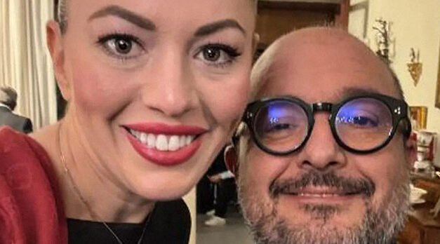 Ministro italiano dimite por escándalo sentimental