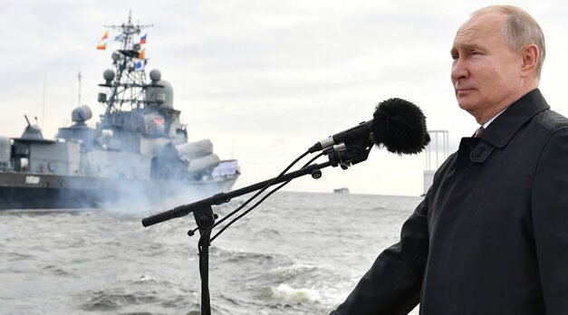 “Rusia debe estar preparada para cualquier evolución de la situación”: Putin participa en ejercicio naval Okeán-2024