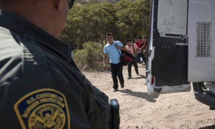 El fiscal general de Tennessee afirma que el plan de ICE para liberar a los migrantes en el estado ‘se descarriló’