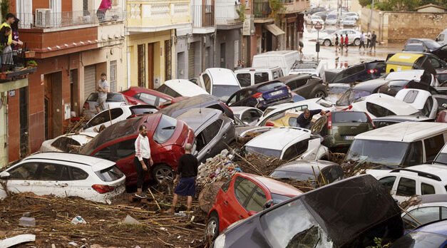 Empleados obligados a asistir al trabajo en empresas en medio de inundaciones históricas en España