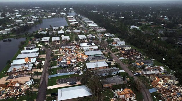 Empleado de FEMA despedido tras pedirle al equipo de socorro que evitara operaciones de rescate a las casas con carteles de Trump tras el huracán en Florida