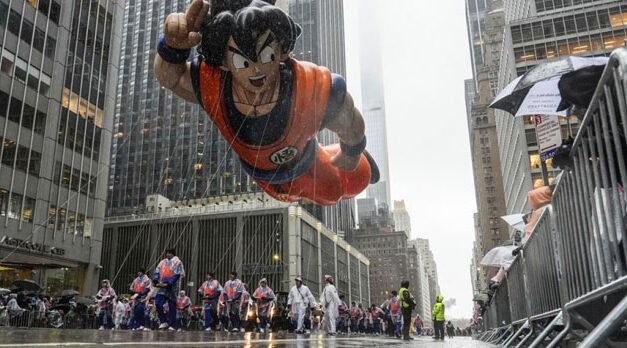 Desfile del Día de Acción de Gracias de Macy’s: globos gigantes, clima lluvioso y 21 manifestantes arrestados