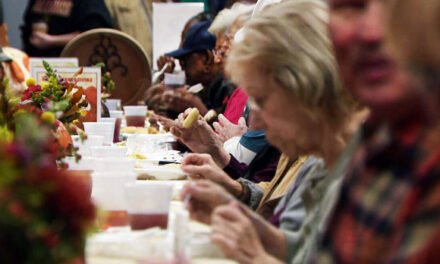 Donelson Cafe ofrece comida de Acción de Gracias gratuita por octavo año consecutivo