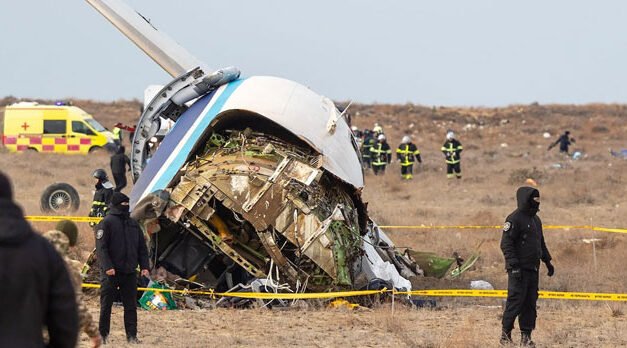 ¿Qué se sabe hasta ahora sobre el siniestro del avión de pasajeros en Kazajistán?