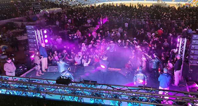 Saludos latinos: Gran jaripeo en el Cooper Steele Arena