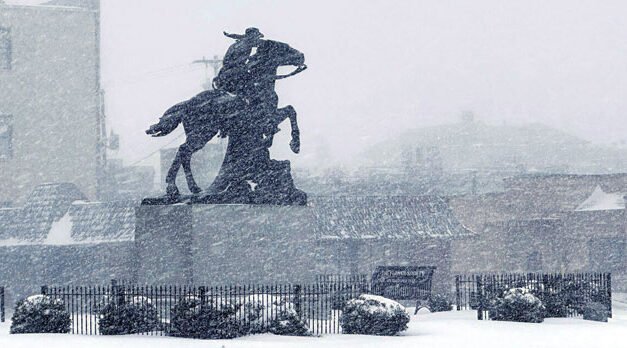 Una gran tormenta invernal azota algunas zonas de EE.UU. con nieve, hielo y ventiscas