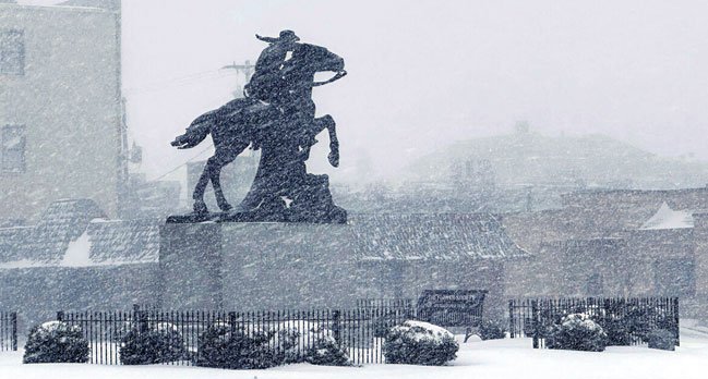 Una gran tormenta invernal azota algunas zonas de EE.UU. con nieve, hielo y ventiscas