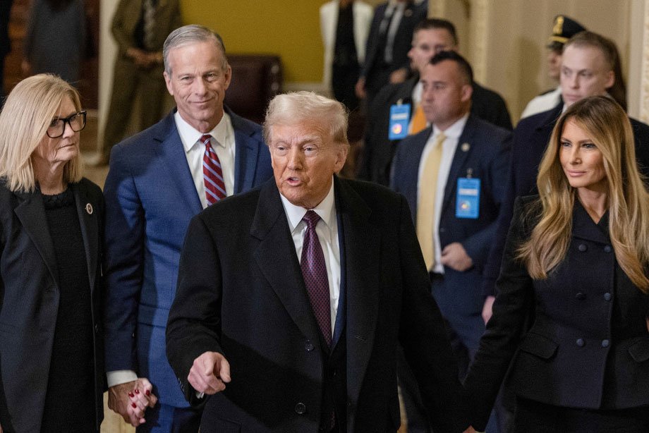El equipo de Trump advierte a Dinamarca que “va en serio” con la compra de Groenlandia