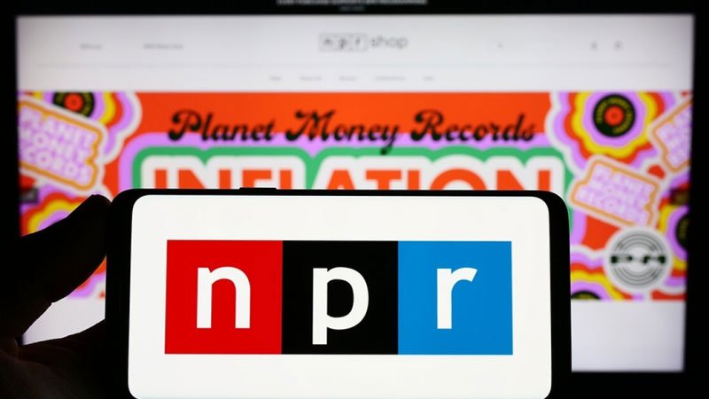 NPR demanda a la administración Trump y afirma que los recortes de financiación violan los derechos de la Primera Enmienda.