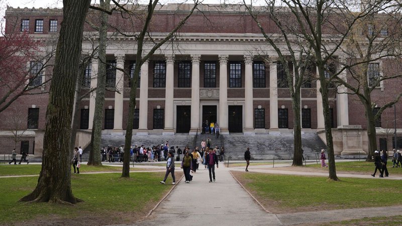 La administración Trump suspende las citas para nuevas visas de estudiantes en todo el mundo