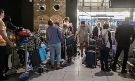 Decenas de sudafricanos blancos parten hacia EE.UU. con estatus de refugiados
