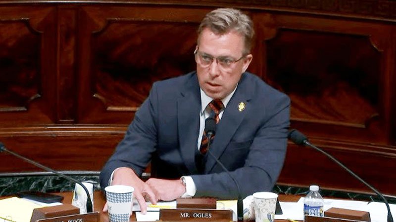 Congresista pide investigación sobre acciones del alcalde Freddie O’Connell en arrestos de ICE