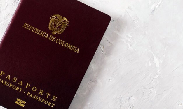 La crisis que puede dejar sin pasaporte a miles de personas en Colombia