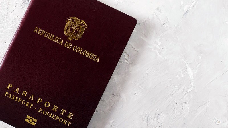 La crisis que puede dejar sin pasaporte a miles de personas en Colombia