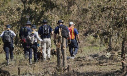 Más de 2.000 socorristas ayudan en la búsqueda en Texas devastado por las inundaciones