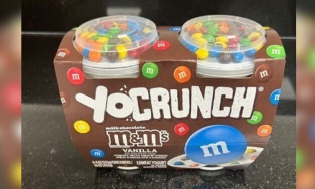Retiran del mercado el yogur YoCrunch después de que los consumidores encontraran trozos de plástico en la cobertura.
