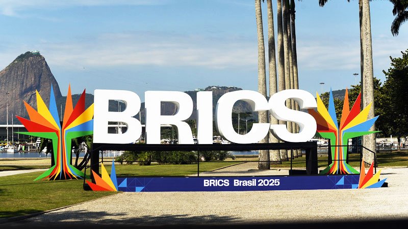 “Tratan de destruir al dólar”: Trump amenaza a los BRICS