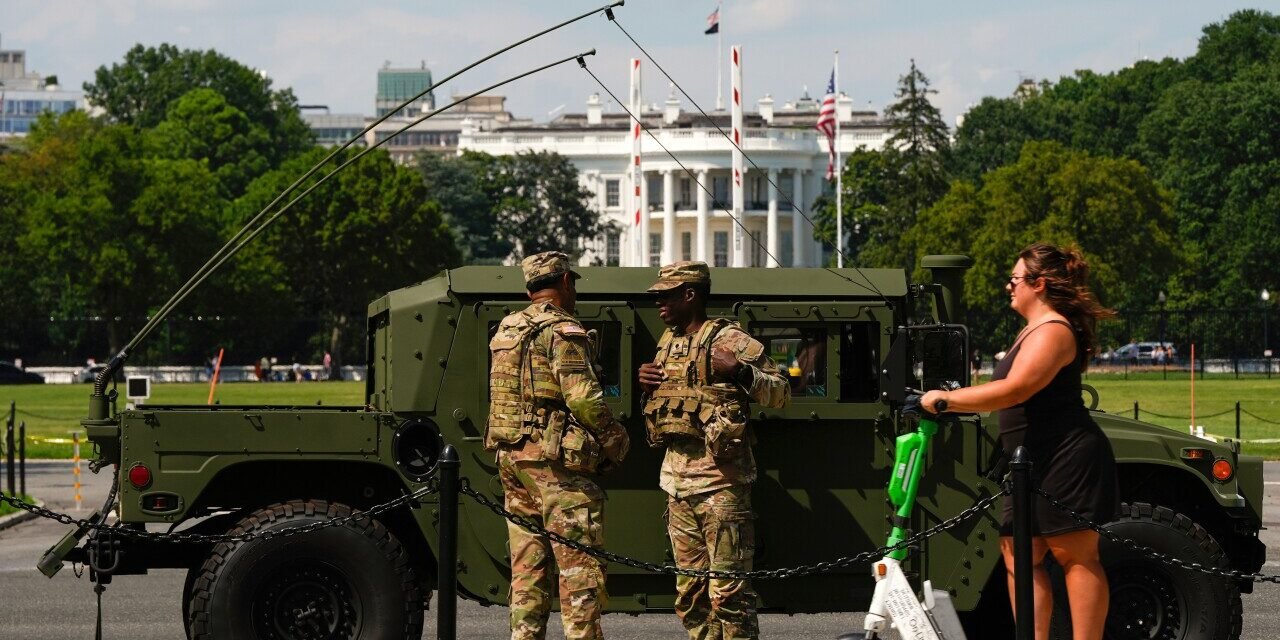Carolina del Sur y Ohio envían tropas adicionales de la Guardia Nacional a Washington D. C. mientras Trump intensifica la represión federal.