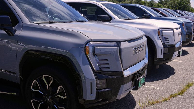 Más estadounidenses deben más por sus autos de lo que valen
