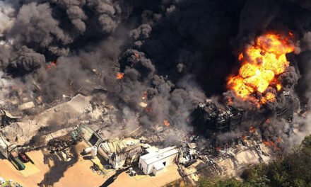 Enorme incendio en una planta industrial de EE.UU.